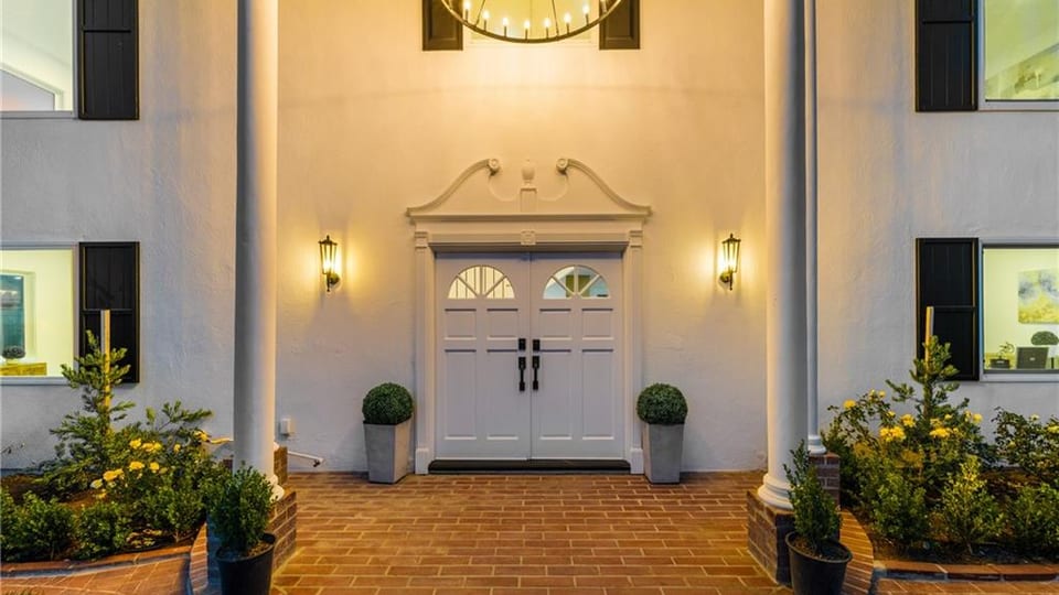 North Hills La Habra home entry